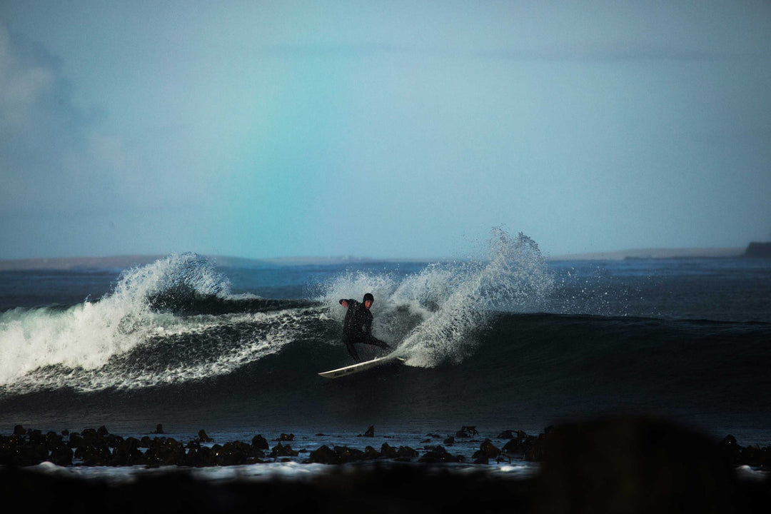 Connor Stratton-Darling doing a big hack going left in cold water