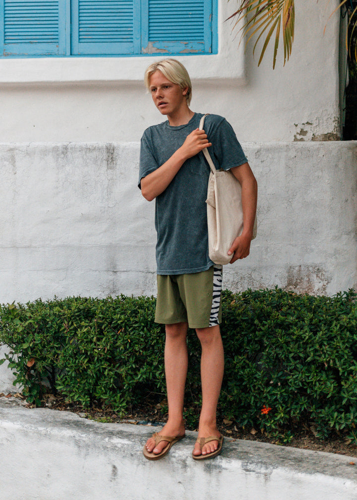 Vissla Solid Sets Cosmic Ss Pkt Tee in Phantom, view 3